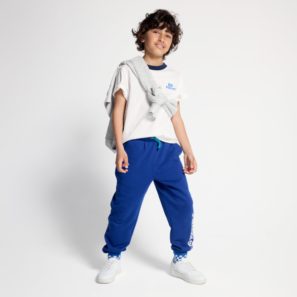 تي شيرت رياضي للفتيان باللون الأبيض